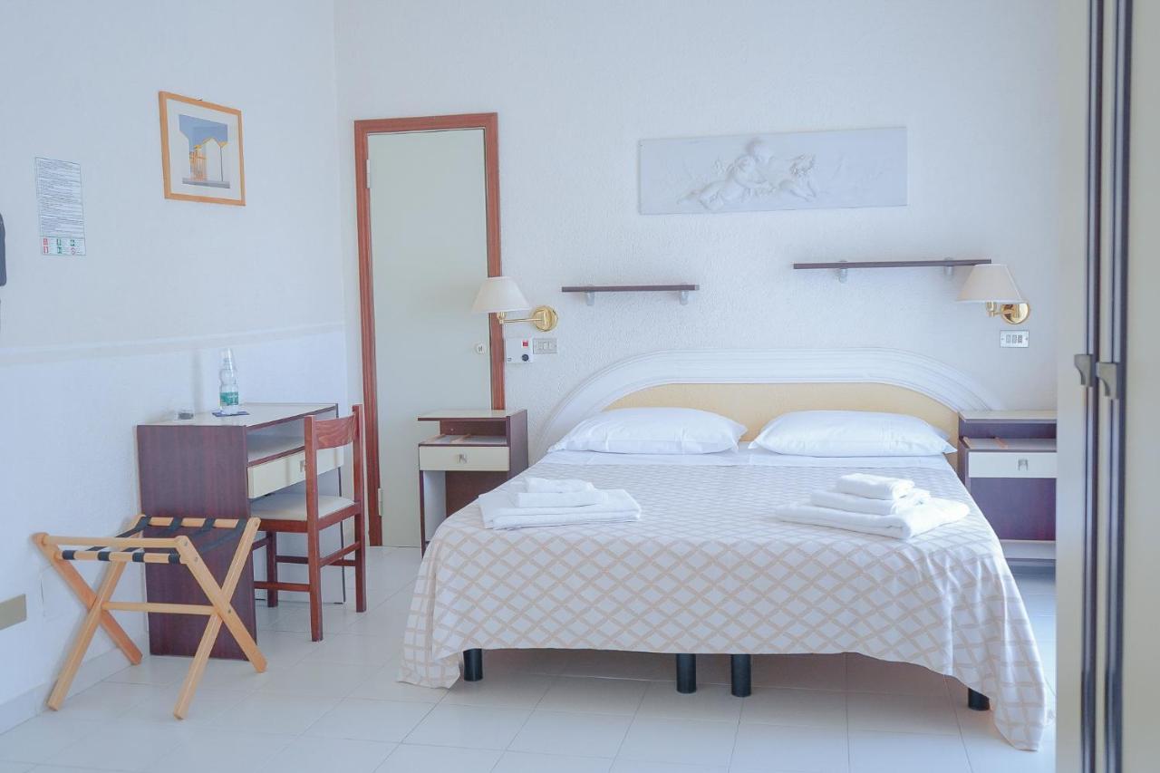 Hotel Continental Cattolica Luaran gambar