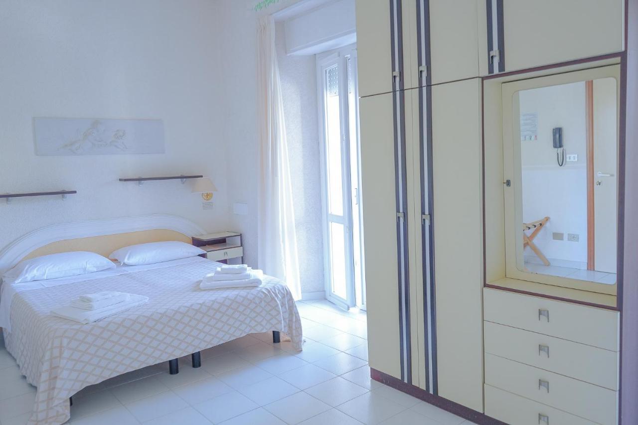 Hotel Continental Cattolica Luaran gambar