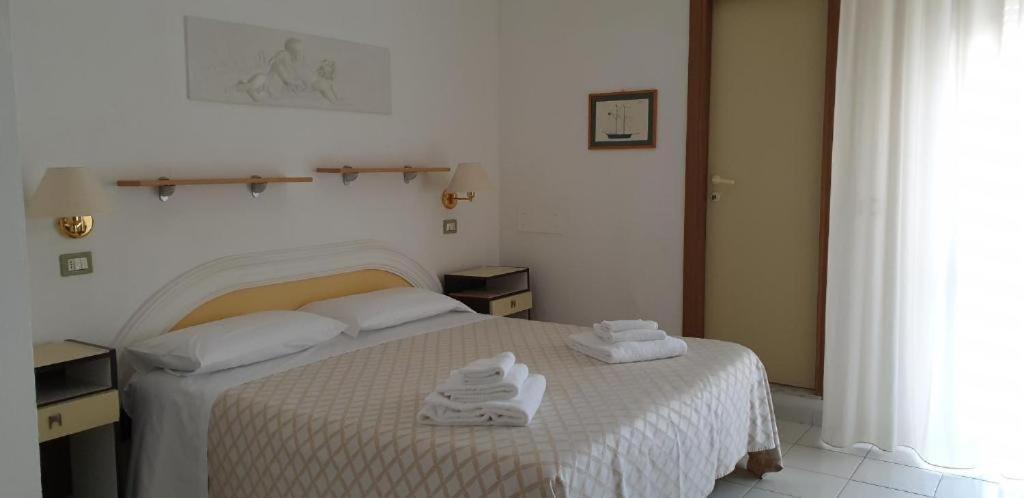Hotel Continental Cattolica Luaran gambar