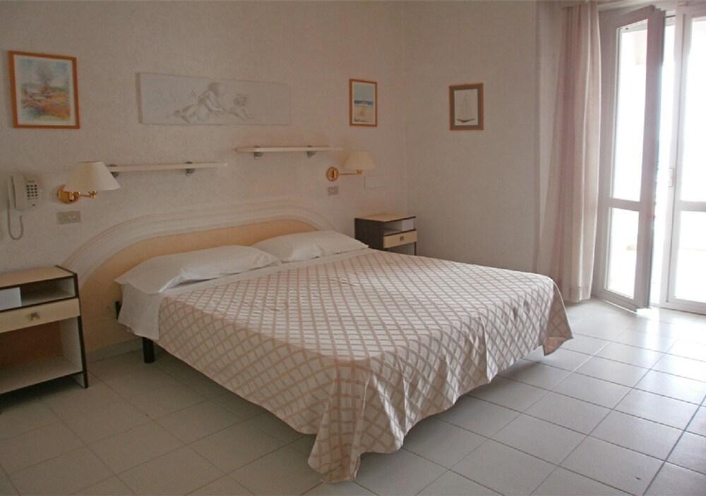 Hotel Continental Cattolica Luaran gambar