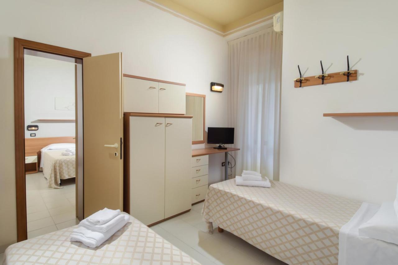 Hotel Continental Cattolica Luaran gambar