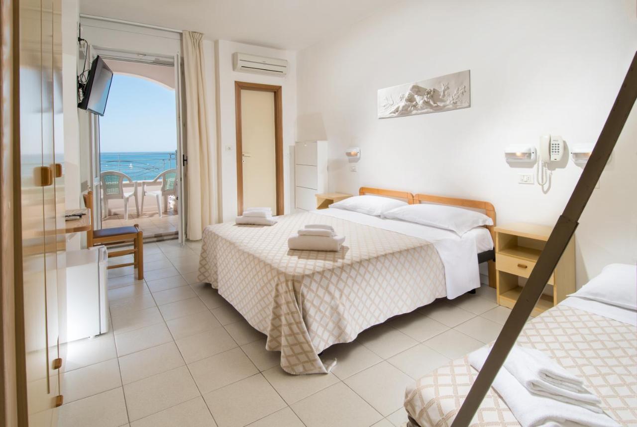 Hotel Continental Cattolica Luaran gambar