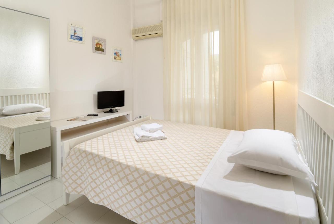 Hotel Continental Cattolica Luaran gambar
