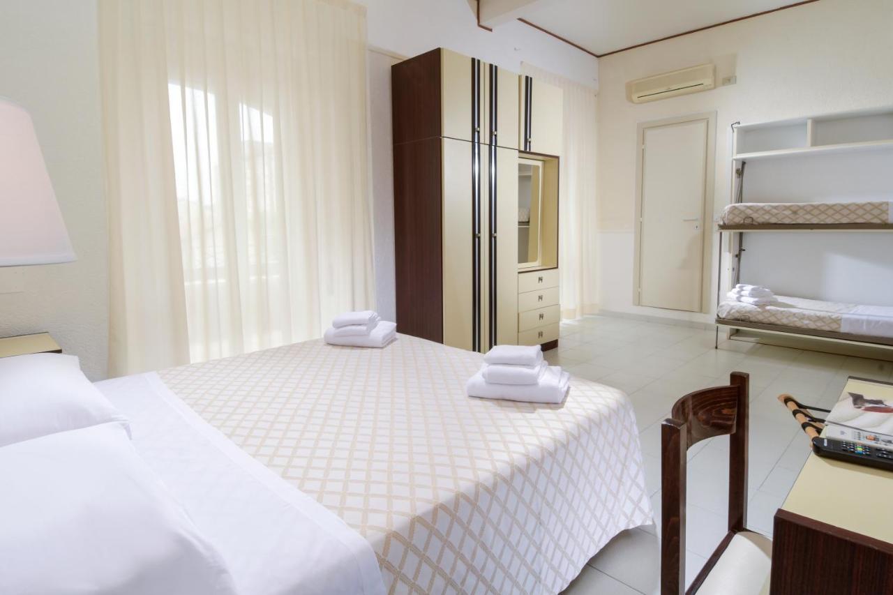 Hotel Continental Cattolica Luaran gambar