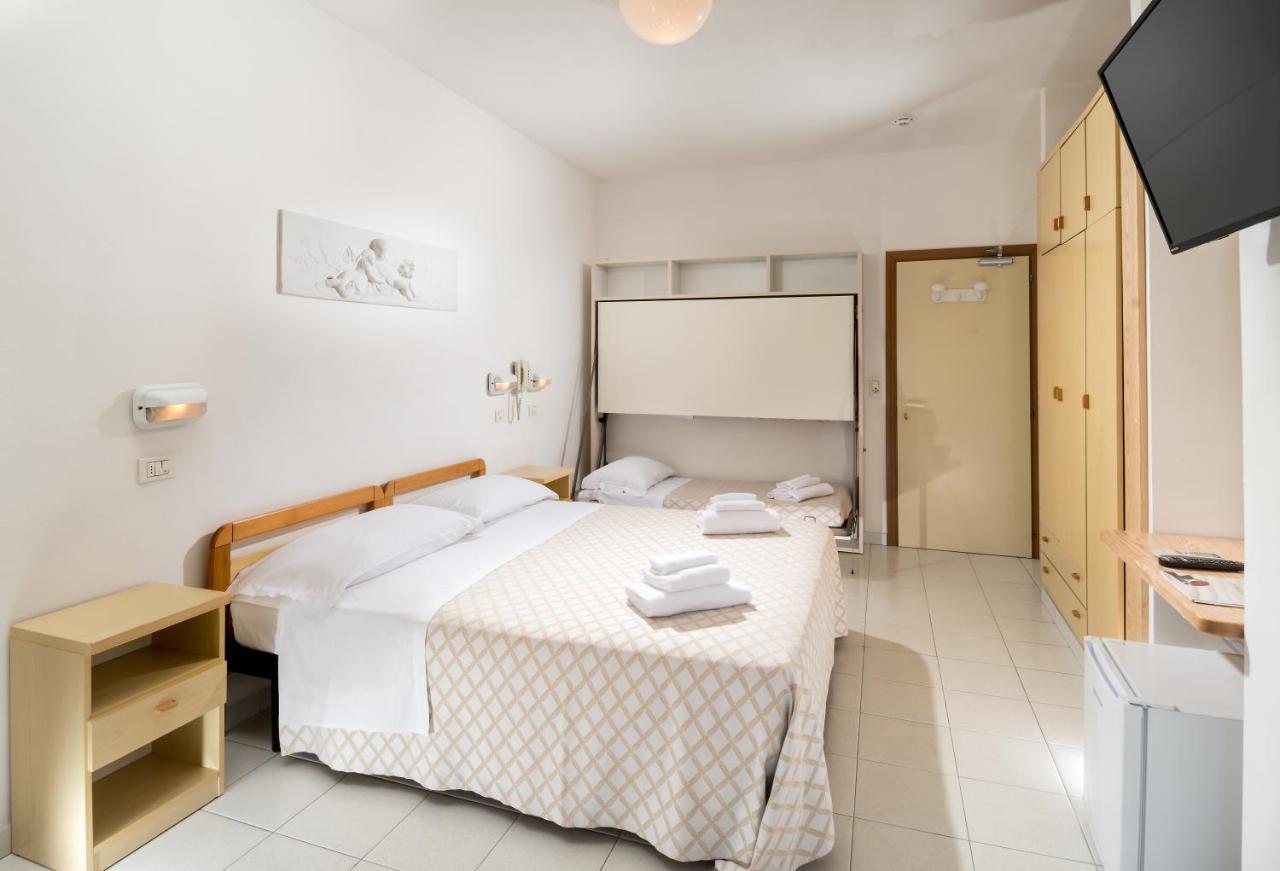 Hotel Continental Cattolica Luaran gambar