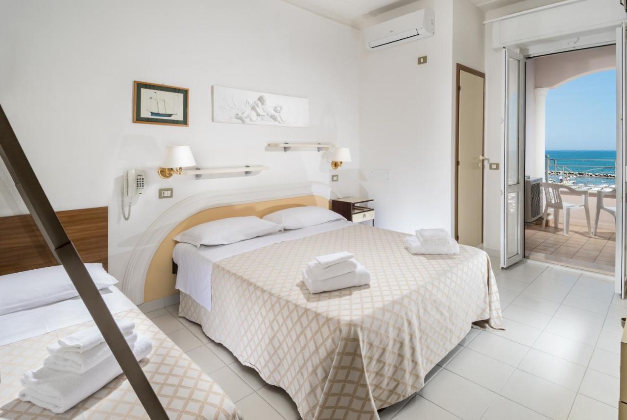 Hotel Continental Cattolica Luaran gambar
