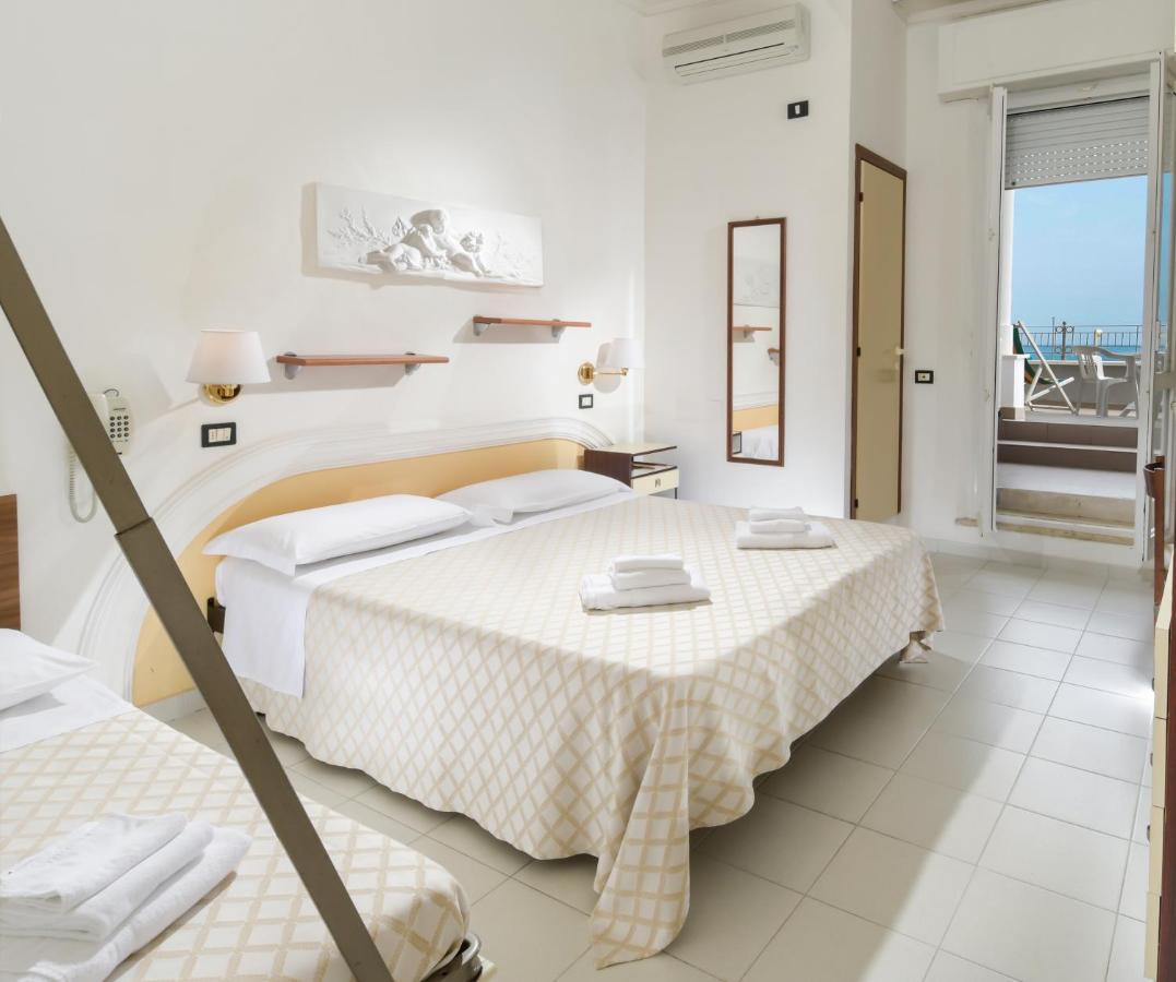 Hotel Continental Cattolica Luaran gambar