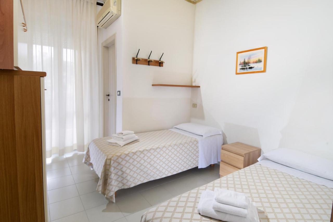 Hotel Continental Cattolica Luaran gambar