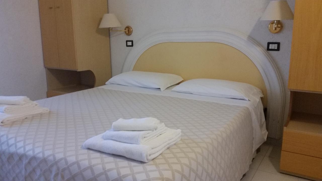 Hotel Continental Cattolica Luaran gambar