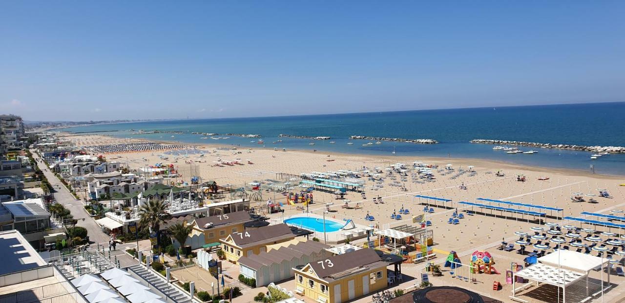 Hotel Continental Cattolica Luaran gambar